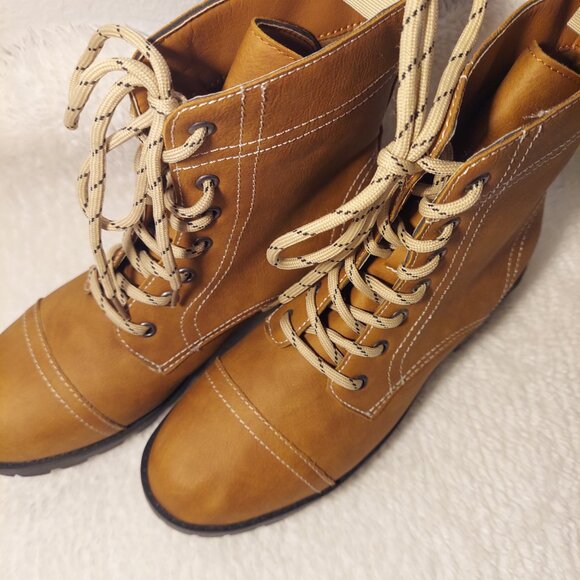 NWOT Jodi Women’s Tan Lace-Up Combat Boot Fall Winter Fashion Size 10 - Picture 5 of 10